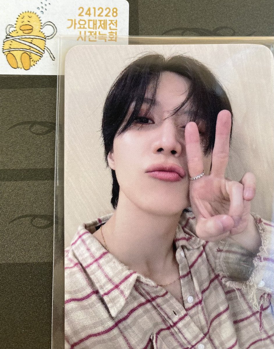 movemove3tm's tweet photo. 241228 태민 가요대제전 사녹🩵
포카 예쁘다아앙 https://t.co/8b17OB4B3V
