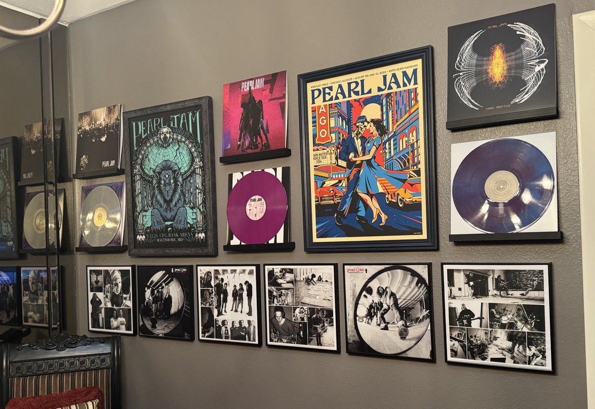 <a href="/demetriosns/">demetrios</a> <a href="/vanortondesign/">Van Orton</a> <a href="/PearlJam/">Pearl Jam</a> <a href="/Glen_Hansard/">Glen Hansard</a> <a href="/mrtsurt/">Mr TSURT</a> I love that poster sooo much. ❤️Incredibly grateful to have been at the Wrigley show. Finally got ours up, as we slowly revamp all the art in our living and dining areas …