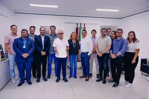 Cícero Lucena assina contrato com a Caixa para construção de 200 unidades habitacionais em Gramame conexaopb.com.br/noticias.php?i…