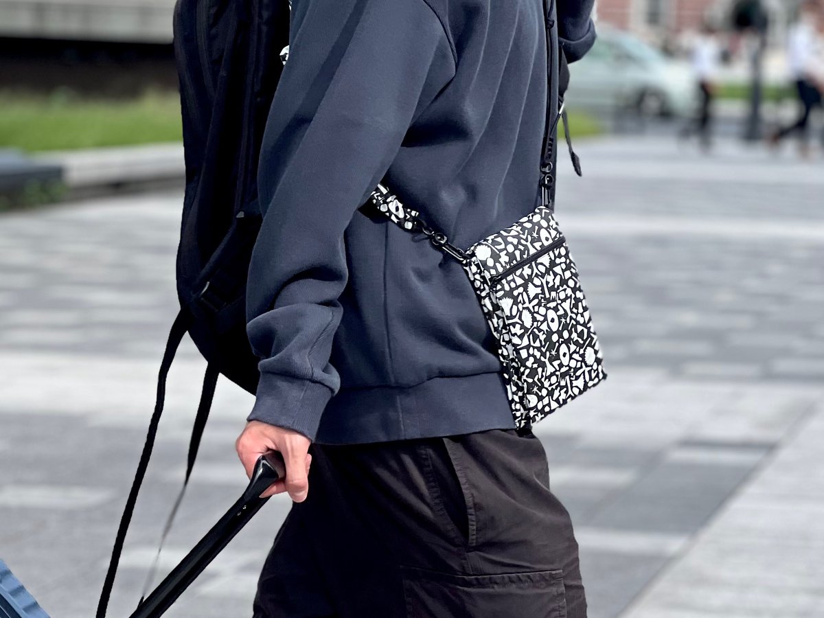 【完売品】HERALBONY / マルチショルダーバッグ アートへのリスペクトは最大限に、機能性も大事にしました。 100