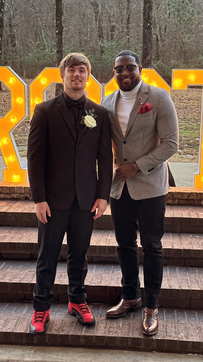 coach_lakes's tweet photo. My Linebacker Coach @Coach_BProctor  ICED 🧊 His Wife Lizz Hand Up 

Best Teacher/Recruiter At His School 

Proud Of You Brother Much Love This Way My Dawg 

It’s Bigger Then Football, It’s Genuine Friendship - Arkansas King https://t.co/DLd5uOY2lN