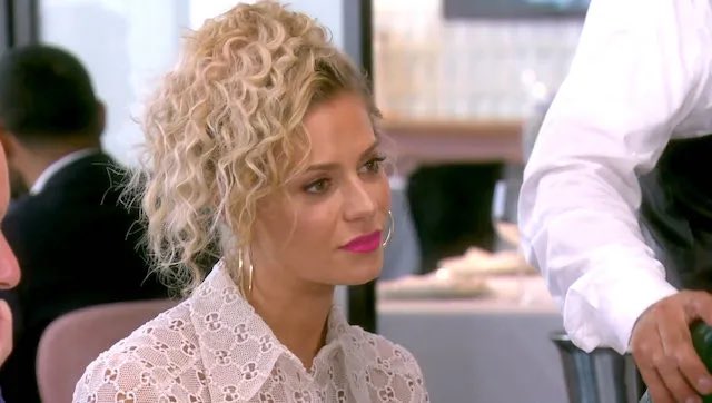 can’t believe she had this fuck ass perm while beating dog abuse allegations