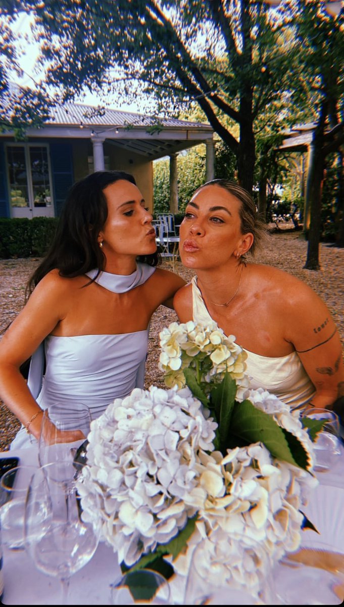 ofunwavered's tweet image. astridsorrel posted: happy to third wheel these gorgeous ones 😘