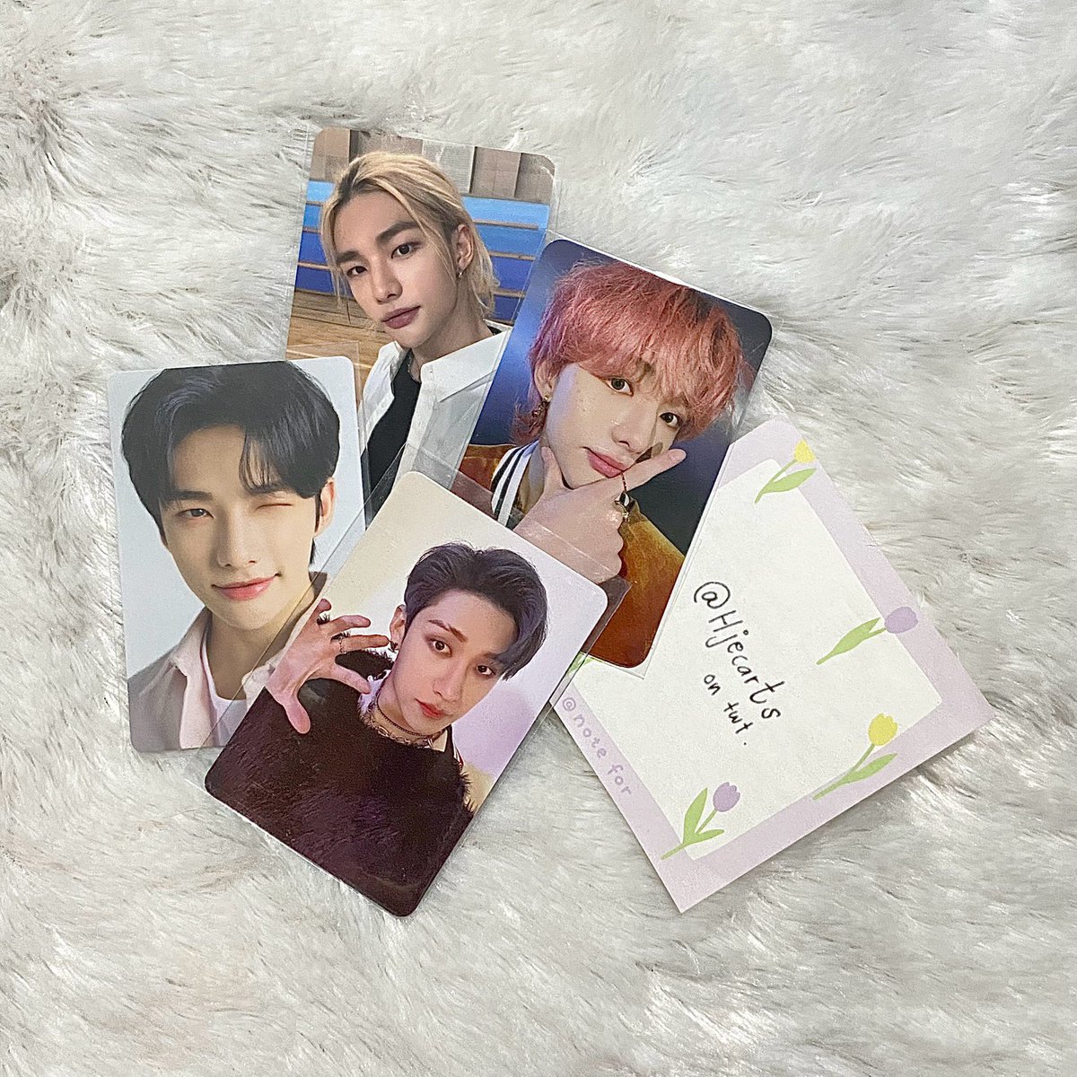 wts — want to sell ! 

all hyunjin photocards + bangchan
(must take all) ⭐️

💸 IDR 85O.OOO (repriced)
📍 sby, jatim
★ keep event must splitpay or dp 50%