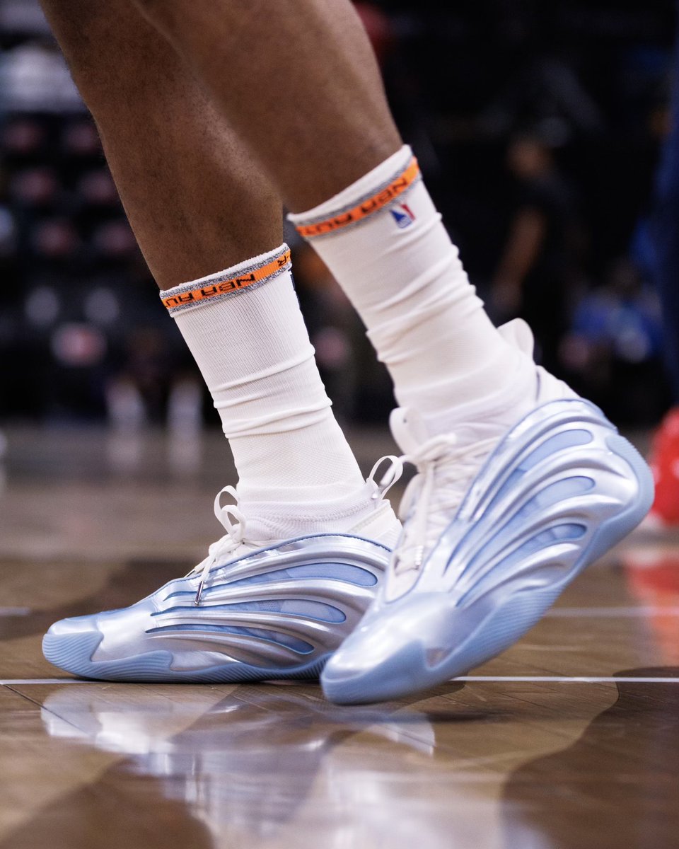 極美品✨アディダス ADIDAS HARDEN VOL.9 28cm ホワイト James Harden debuts the “Ice Metallic” adidas Harden Vol. 9 🥶❄️