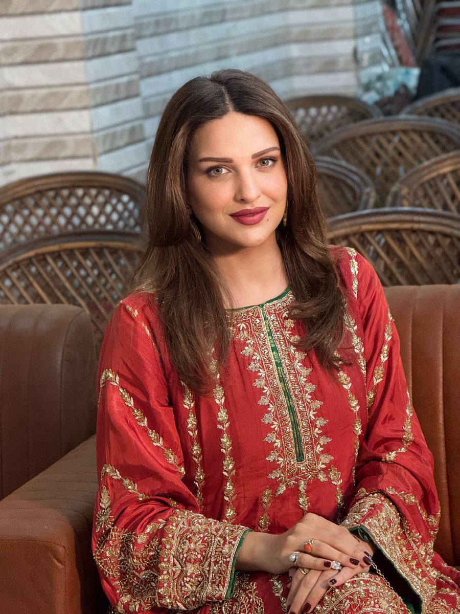 Himanshi khurana tweet media