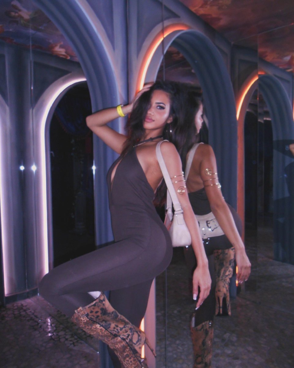 Casey-marie Munro tweet media