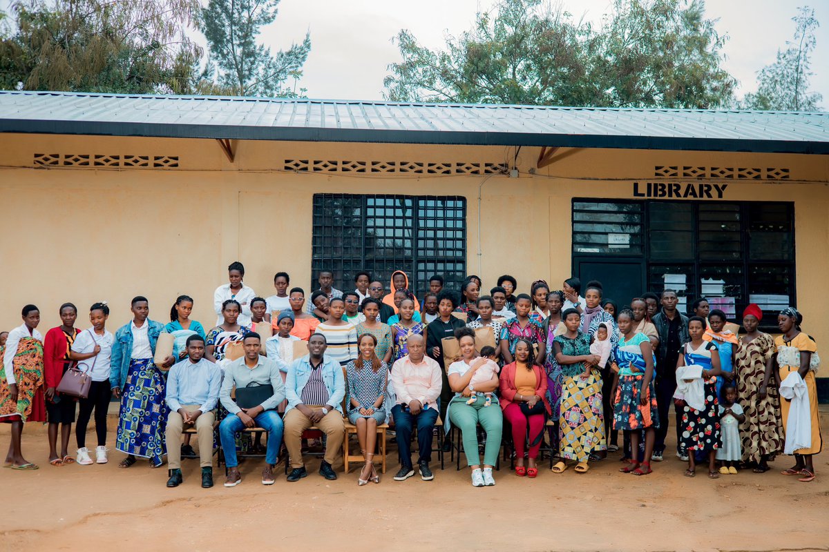 Afro Wanders tweet media