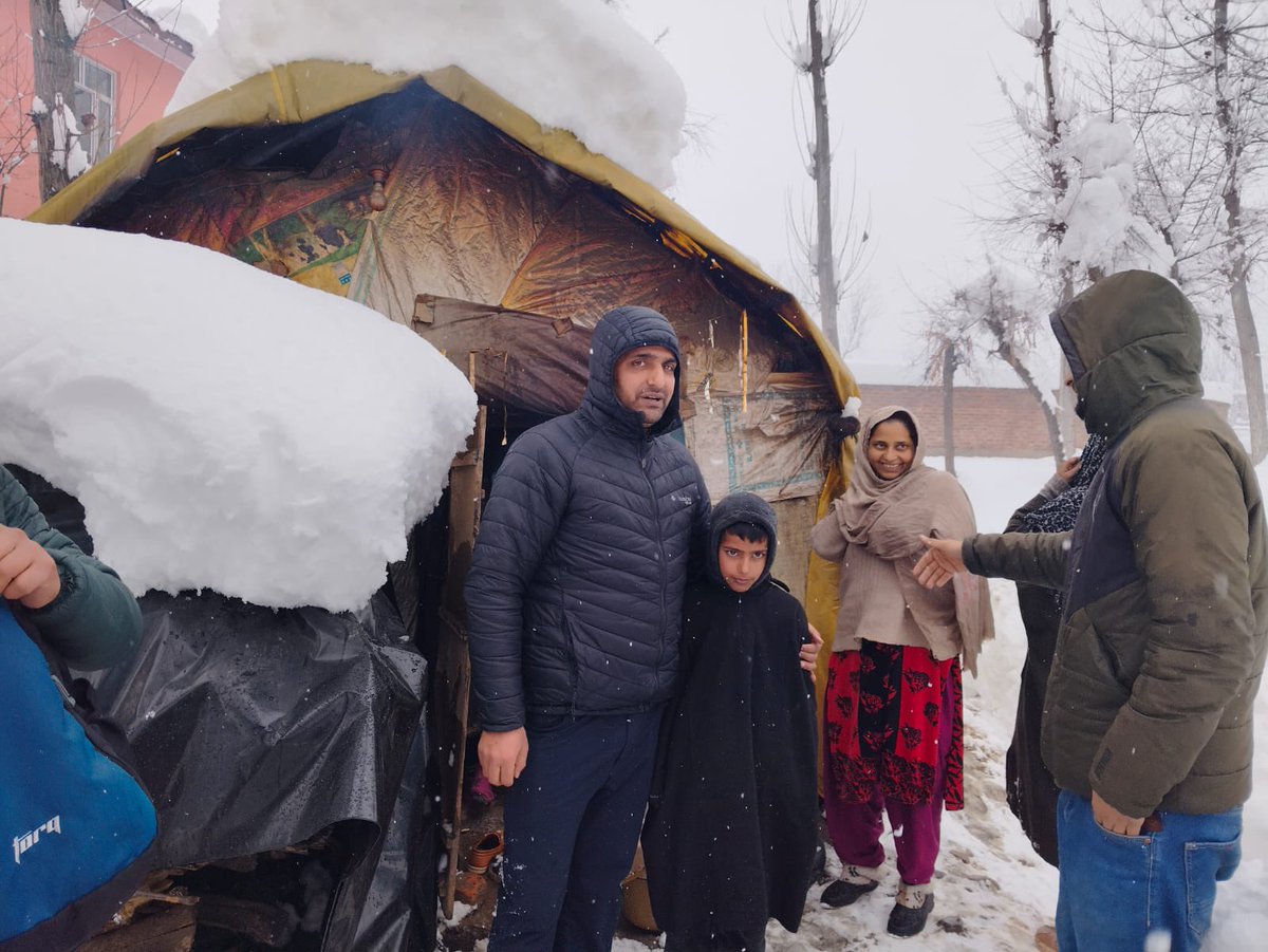 #Snowfall:Control Room operational at Tehsil Hqr, distress calls being addressed. Roads being cleared &amp; essentials ensured. Tehsildar Kulgam monitoring situation on ground. Nomadic families under supervision, relief items being provided. Medical teams being mobilised as per need.
