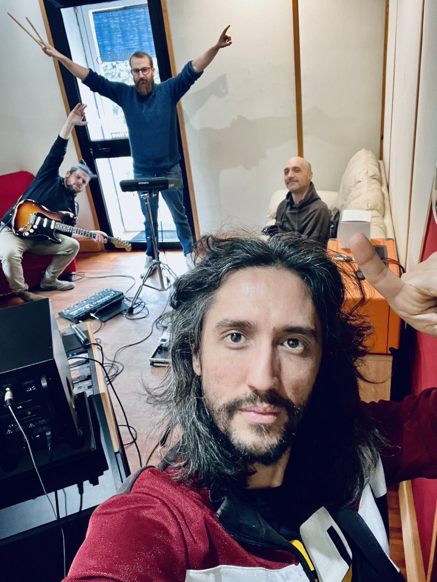 Un altro anno insieme sta finendo, il prossimo lo cominciamo alla grande regalando a Roma nostra il nuovo singolo “Ai Fori” in uscita il 7 gennaio, una dichiarazione d’Amore al luogo magico in cui viviamo. Presalvate la song dal link: ada.lnk.to/aifori