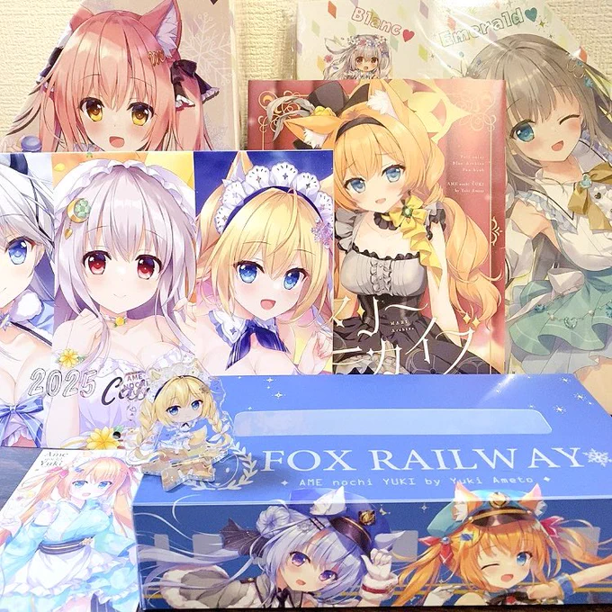 新刊セットの実物そろいましたとっても豪華でどれも可愛く仕上がってます星型台座は印刷の都合でミラーシルバーになりましたので、後でお品書き最新版アップしますね 