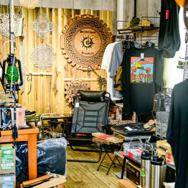concos5's tweet photo. 【お取り扱い店舗紹介】
2024年山形県酒田市にオープンした
【 1/f camp feel 】
ギアを求めて県外まで探しに行ってしまうほどキャンプギアを愛するオーナーさんが厳選したこだわりのガレージブランドアイテムが店内に並びます。
この度concosのアイテムもお取り扱いを開始🐸✨

お近くにお立ち寄りの際には遊びに行ってみてください😊