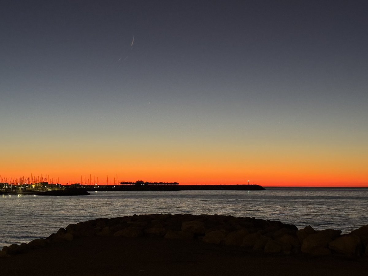 guillaumeleon's tweet image. Hier soir , #marseille #pointerouge portait bien son nom 😍