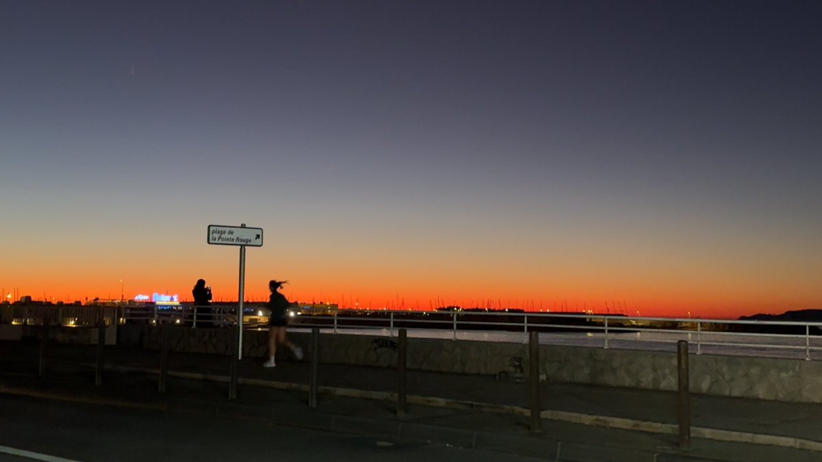 guillaumeleon's tweet image. Hier soir , #marseille #pointerouge portait bien son nom 😍