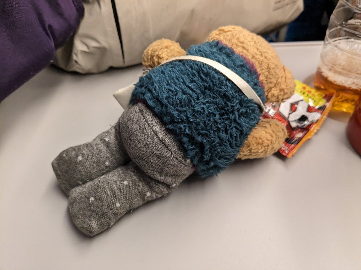 朝からの新幹線遅延で、ハラハラしましたが、20分遅れで予約してある電車には乗れました😵‍💫😵‍💫😵‍💫
東京駅も朝に比べれば空いてきて、チケット発券から改札まではスムーズに入れたので、ホットしました😌
もうすでにクタクタです😩😩😩
#東海道新幹線