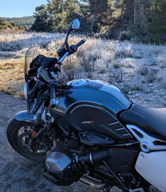 BMWMOTOS's tweet photo. Vanexa nos comparte esta foto de su Ninet con frío de la mañana en la sierra alicantina.
https://t.co/FcmbPdsHeL
#bmwmotos #bmwmotoscom #motociclismo #forobmw #makelifearide https://t.co/Fs73sFT3oB