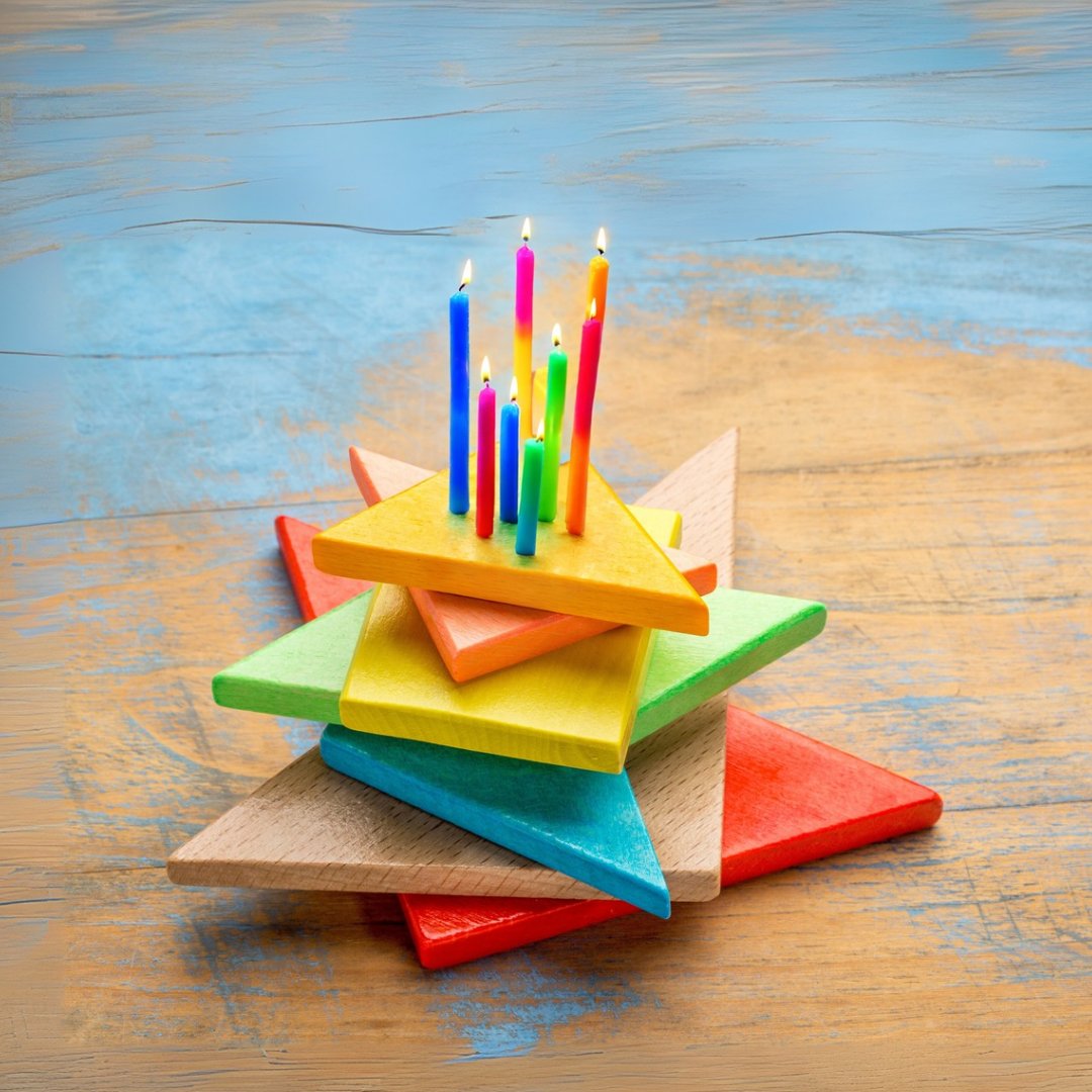 gemabarranco's tweet photo. @Conquinceletras @Elviajediario y yo te deseamos un feliz cumpleaños. https://t.co/5GOfpWPkkQ