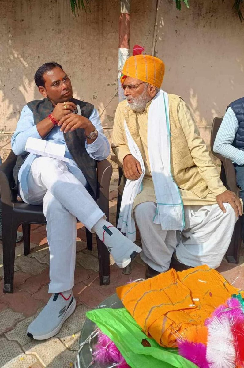 आगामी विधानसभा सत्र में विधानसभा क्षेत्र सपोटरा में करवाएं जाने वाले विकास कार्यों को लेकर पिताजी के साथ चर्चा।

#Sapotra