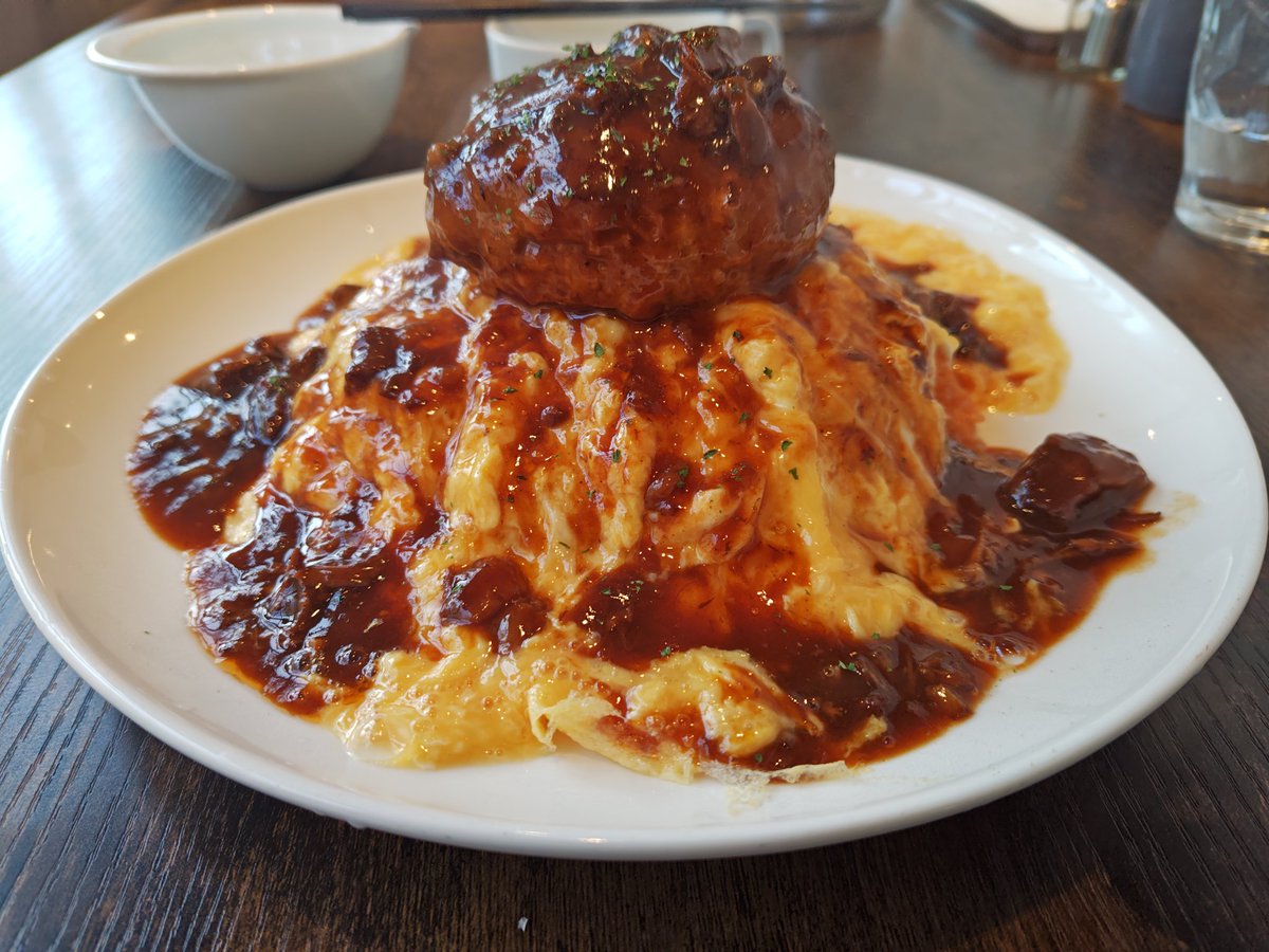 dorill9999's tweet photo. #kitcheneat
 #極オムライス
 #郡山市

先日仕事の仲間と訪問したお店
今回はプライベートで！
気になってたオムライスを

やーまーもーりー"(ﾉ*>∀<)ﾉ
まさに山！
その上にハンバーグ！
そして、

( ﾟДﾟ)ｳﾏｰﾋ！

見た目も味もスペシャルです
近くにあったら週一で通えますw

完食😋 https://t.co/f6uxWdSMZb