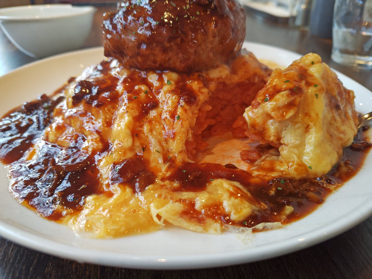 dorill9999's tweet photo. #kitcheneat
 #極オムライス
 #郡山市

先日仕事の仲間と訪問したお店
今回はプライベートで！
気になってたオムライスを

やーまーもーりー"(ﾉ*>∀<)ﾉ
まさに山！
その上にハンバーグ！
そして、

( ﾟДﾟ)ｳﾏｰﾋ！

見た目も味もスペシャルです
近くにあったら週一で通えますw

完食😋 https://t.co/f6uxWdSMZb