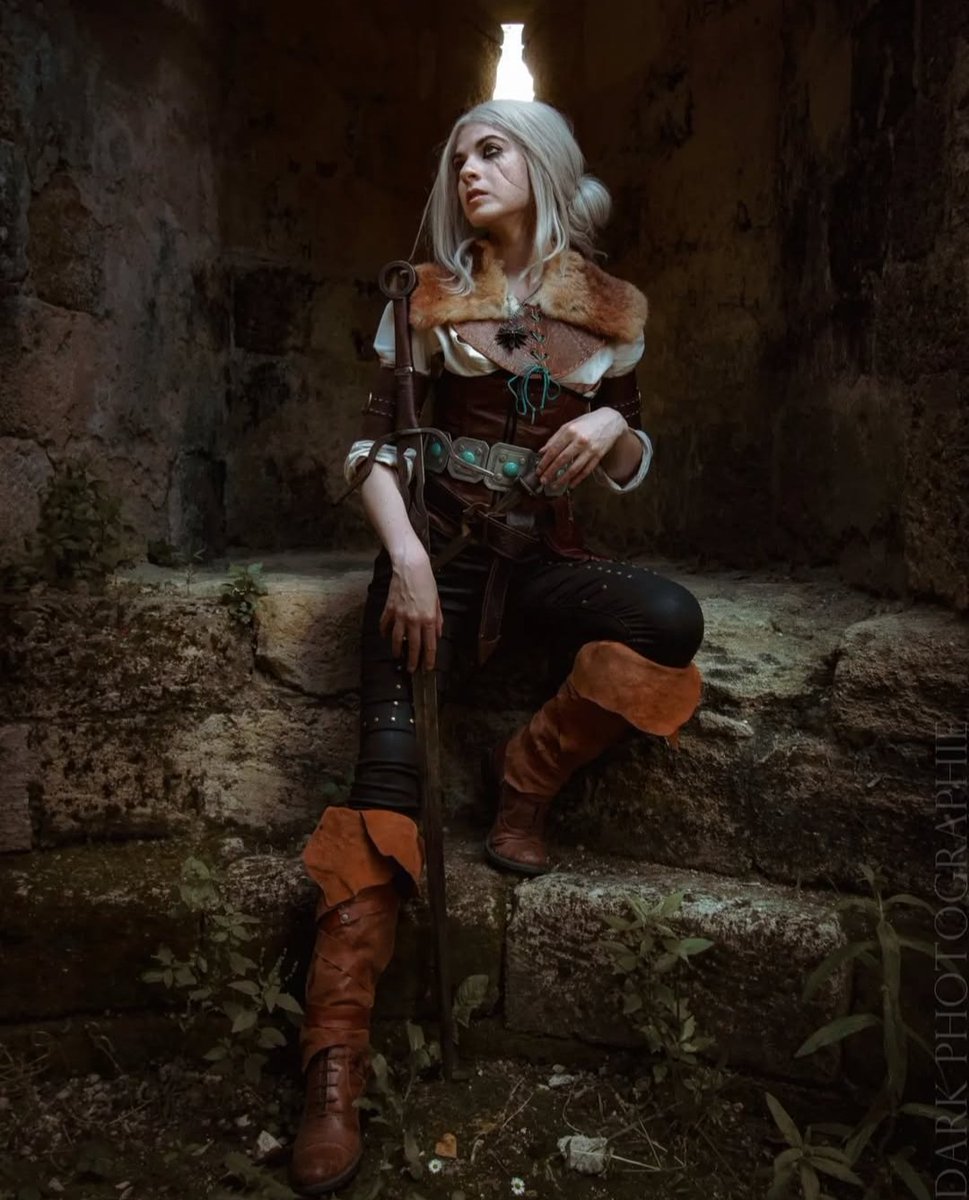 RottenKraken's tweet photo. Hi friends, I am also considering puttin on sales my Pieck (SnK) costume as well as my Cirilla costume from The Witcher III. Don't hesitate to contact me for details about those are the ones from my previpus post. Retweets appreciated. https://t.co/ujl4PDvaDz