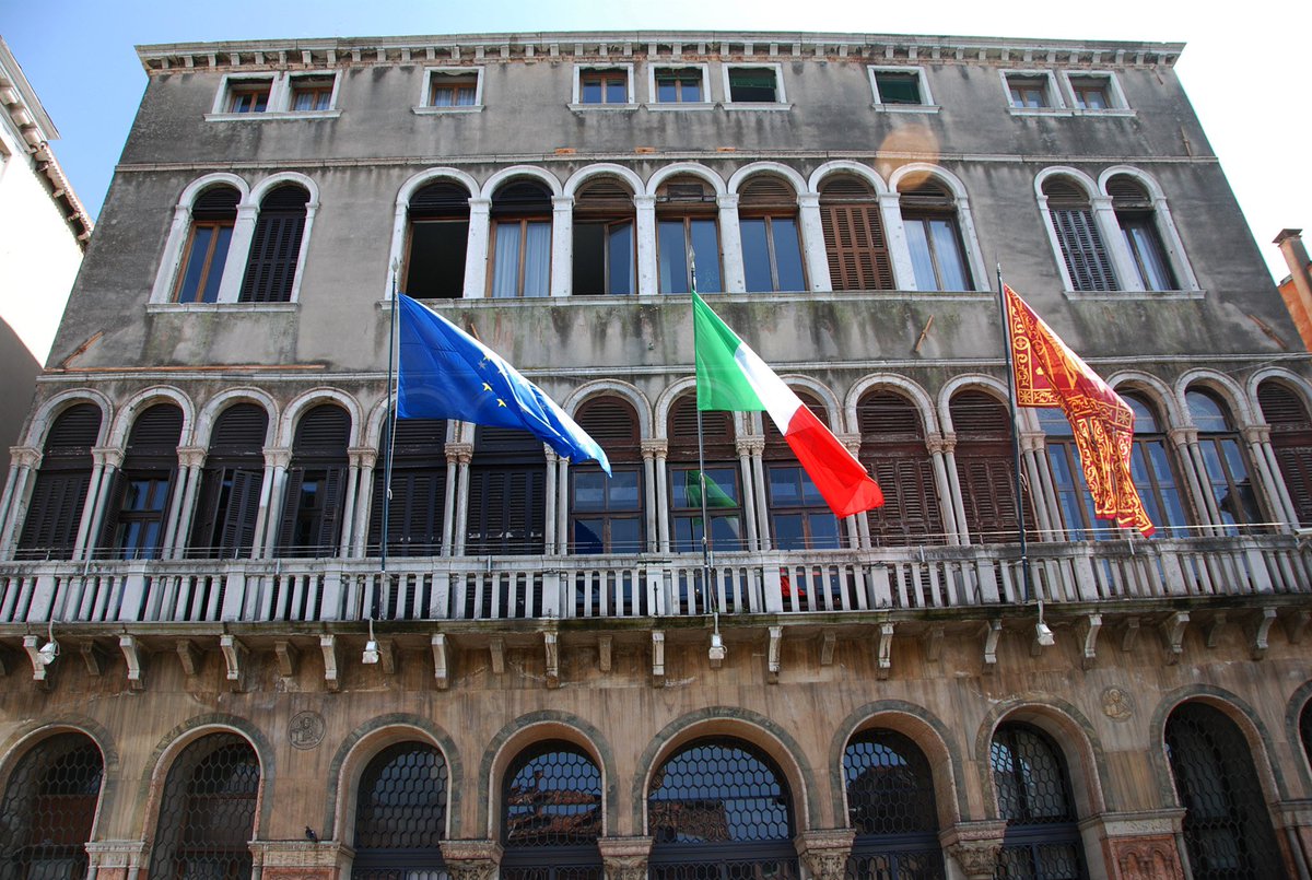 comunevenezia's tweet photo. ✅ La #GiuntaComunale nella sua ultima seduta, su proposta del sindaco di Venezia, @LuigiBrugnaro, ha approvato la #delibera che stabilisce gli indirizzi per gli interventi di #restauro a edifici di culto.
⛪️ Sono 20 gli immobili coinvolti che, grazie a questi fondi, potranno avere un supporto per i lavori di restauro e recupero, che spesso sono anche delicatissimi e preziosi siti di interesse e culturale per la nostra città, oltre che svolgere un servizio a favore delle comunità locali.
👉 https://t.co/GzoBFdZPWm