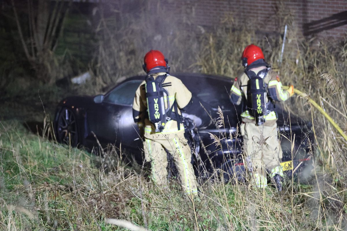 Elektrische Porsche Taycan uitgebrand op Czaar Peterstraat in Zaandam