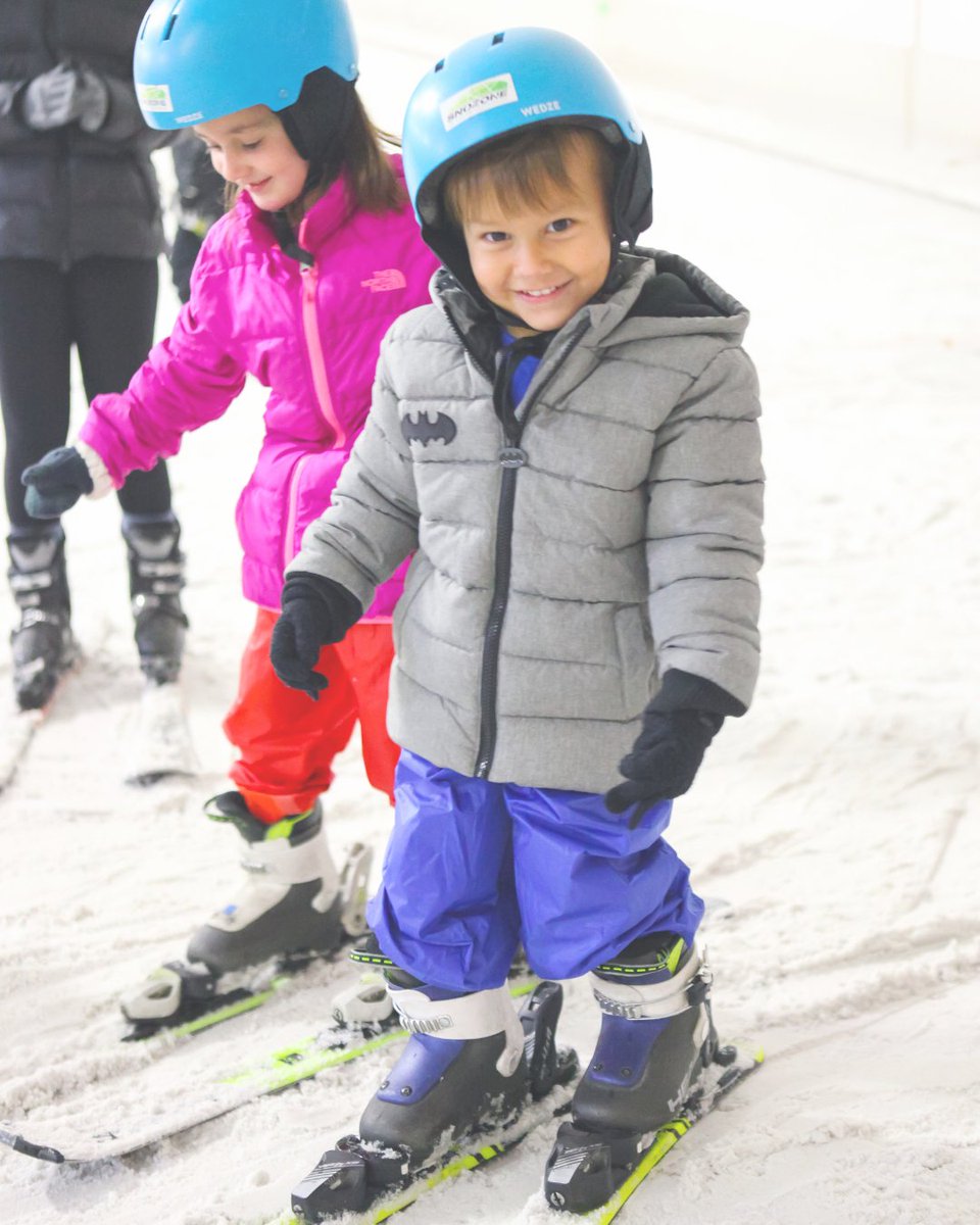 Snozone_UK's tweet image. Get the little ones on the snow and kick off 2025 with a new skill! 
Our SnoAcademy and range of junior lessons are the perfect way to introduce kids to skiing and snowboarding, building confidence and having fun on the slopes.

#Snozone #LearnToSki