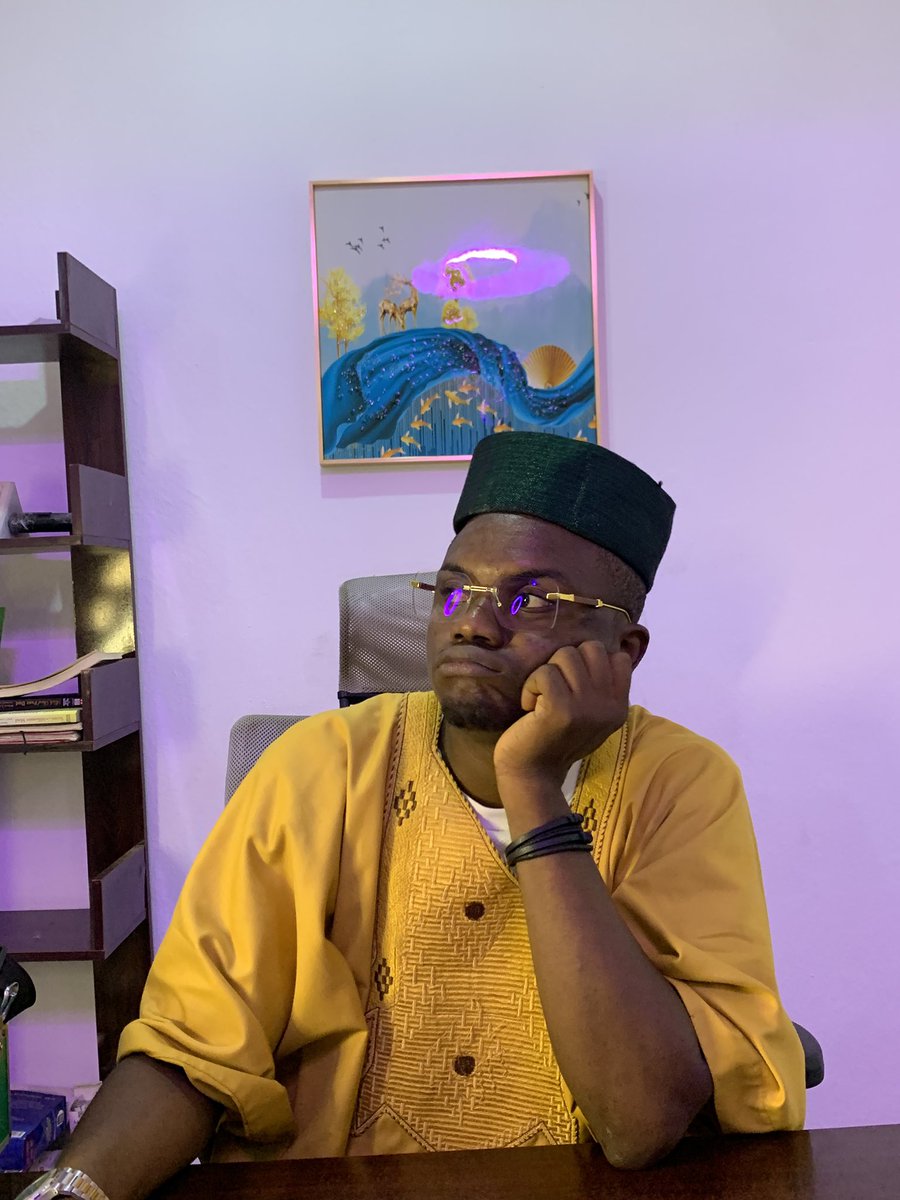 Ezeh_19's tweet image. Na now my my tailor deliver my cloth wey I suppose use on 25th Dec. #Nojoy