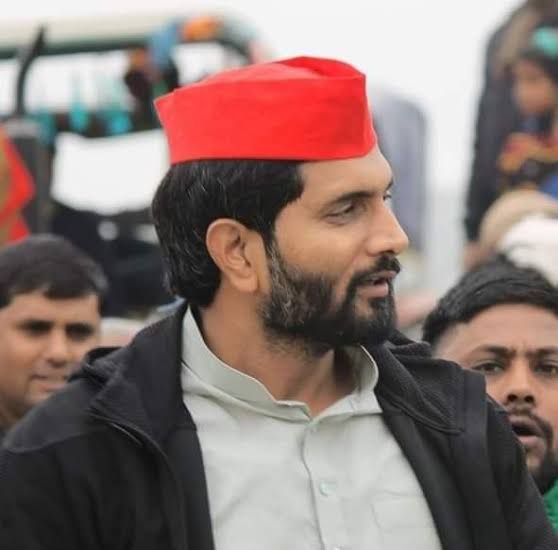 Naved_Samajwadi's tweet photo. #जननेता 
ग़रीब सोषित वंचित किसान नौजवान छात्रो की बुलंद आवाज @ManojSinghKAKA भैया ज़िन्दाबाद ।
#istandwithKAKA 
@yadavakhilesh https://t.co/GHeITItsMq