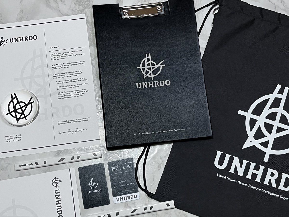 🍀 패션 웹툰 대상 수상 기념으로 태의 생일에 제작했었던 언흘도 웰컴키트 나눔합니다! ♡
 
RT 추첨을 통해 한분께 언흘도 웰컴키트를 드립니다! 
 
* 재제작 상품으로 제작 기간이 더 소요되고, 변형된 상품으로 제작될 가능성 있습니다
* 당첨자 패션 소장 인증받습니다 
* 당첨자 발표 1월 15일