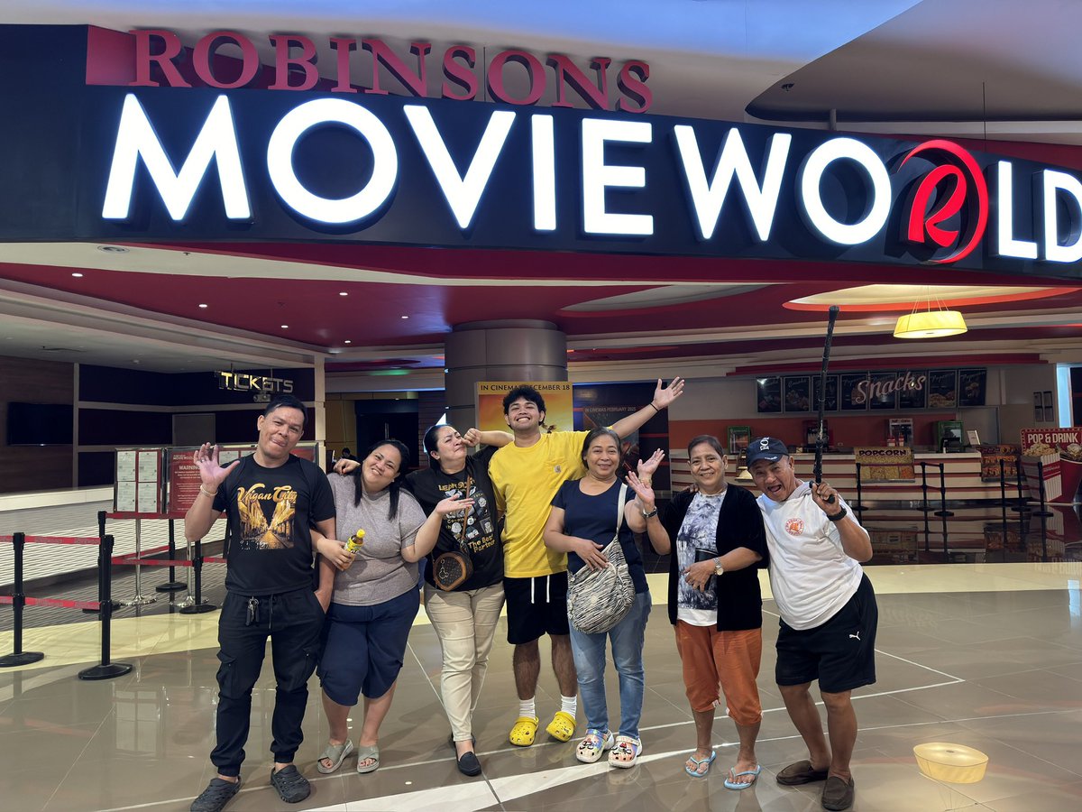 iamenillamz15's tweet photo. Hindi sayang ang oras at pera na ginastos namin para sa Movie nato! For us, sa Family ko ito yung Pampamilyang Pelikula na makukuhanan talaga ng pinakaimportanteng aral at asal. The best movie of yours @vicegandako and to the team! CONGRATULATIONS! #KABOG #AndTheBreadwinnerIs β€οΈ https://t.co/5luSxUQAR7