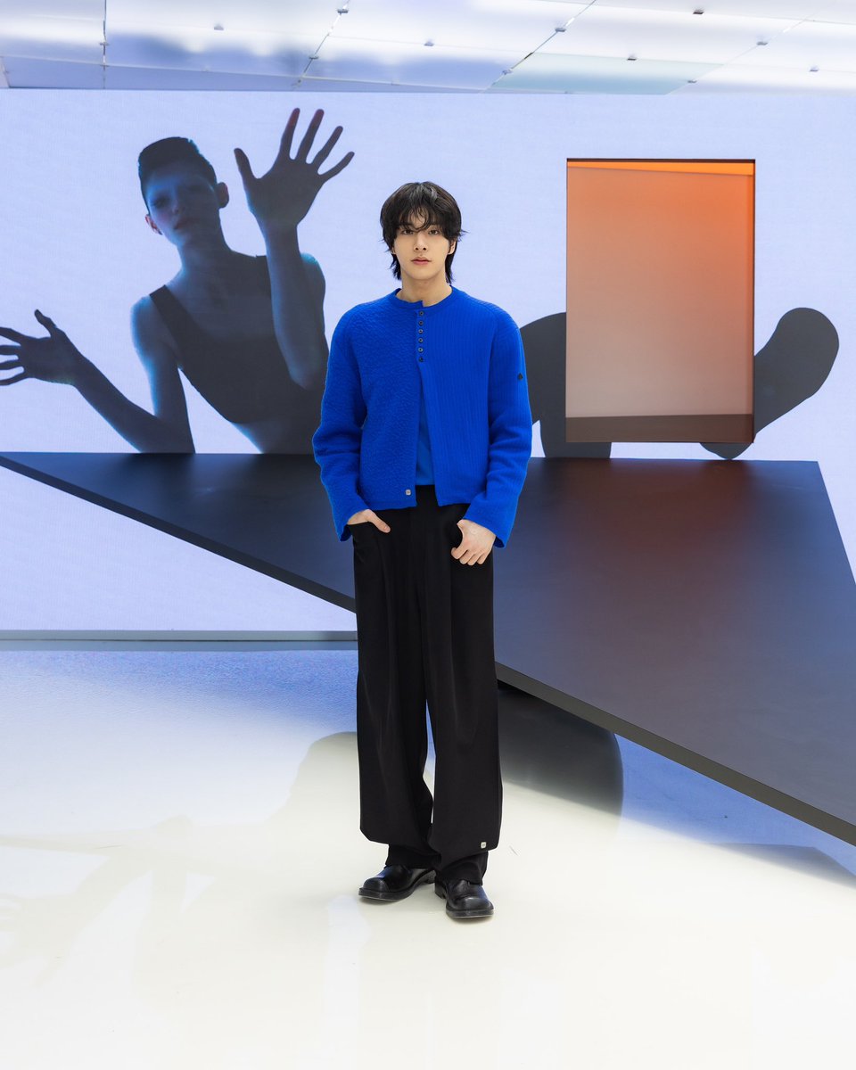 jakeupdateteam's tweet image. 281224 | ADERERROR 

JAKE wearing 10th anniversary capsule collection, FUTOURIST at ADER Seongsu Space. 💙💙

#ADERERROR  #JAKE #ENHYPEN_JAKE #제이크 #엔하이픈_제이크 @ENHYPEN_members @ENHYPEN