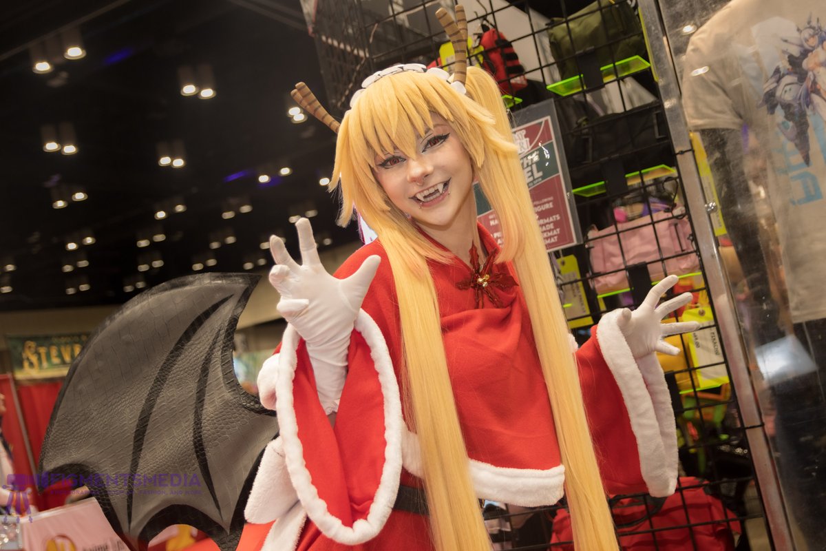 figmentsmedia's tweet image. look it's Tohru from Miss Kobayashi’s Dragon Maid spreading holiday cheer at Holiday Matsuri in her festive Christmas outfit! 🎄✨ #holmat #HolidayMatsuri