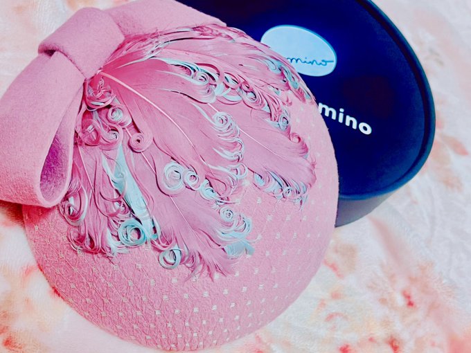 冬コミ自宅待機組なのでなんのお品書きもないため ただただわたしのクリスマスプレゼントを見て欲しいだけなのですが 大好きな帽子屋さんにオーダーメイドで作っていただいたヘッドピースを見ていただけますでしょうか 