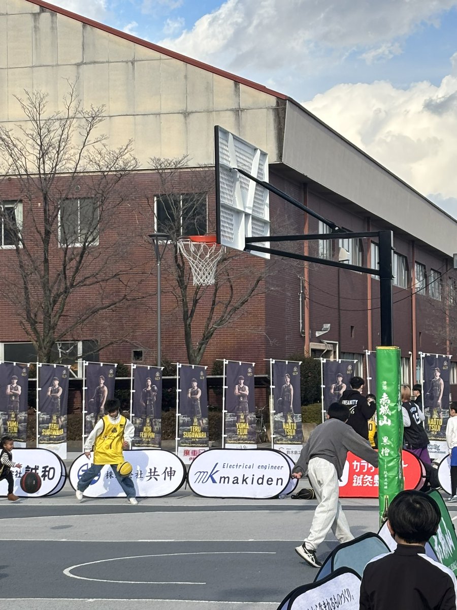 ①公共のバスケットゴールを撮影
②撮影した画像に下記のハッシュタグを付けて投稿
#バスケインフラリーグ 
#インフロニア 
#群馬クレインサンダーズ   
#オプアリ