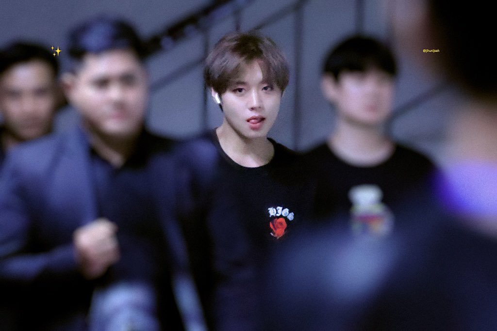 JIHUNIJOAH's tweet photo. 241220 퇴근 ••• 저화질의 #박지훈 https://t.co/uyCadAvL82