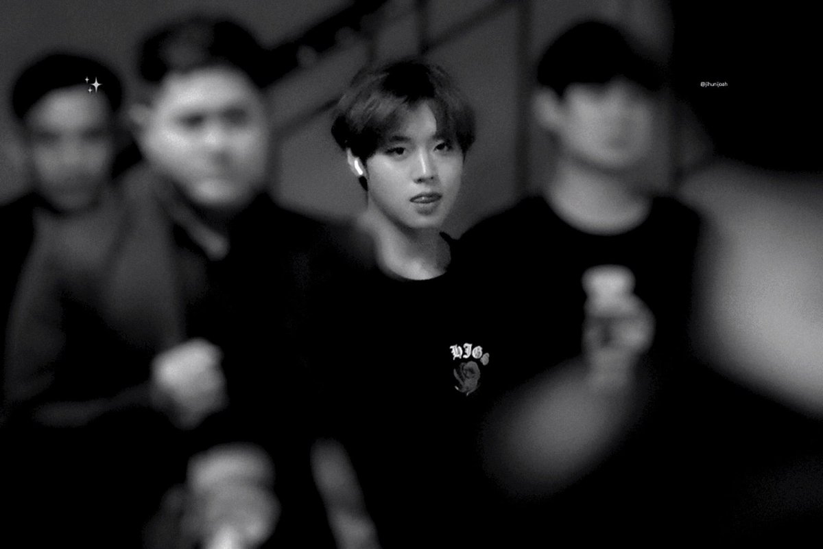 JIHUNIJOAH's tweet photo. 241220 퇴근 ••• 저화질의 #박지훈 https://t.co/uyCadAvL82