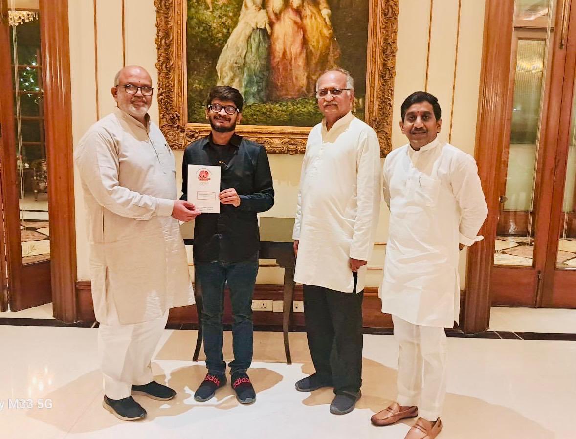 విజయవాడ లో జరుగుతున్న 
“హైందవశంఖారావం”కార్యక్రమానికి ఆహ్వానించిన విశ్వహిందూ పరిషత్ పెద్దలకి 
నా హృదయపూర్వకమైన కృతజ్ఞతలు.