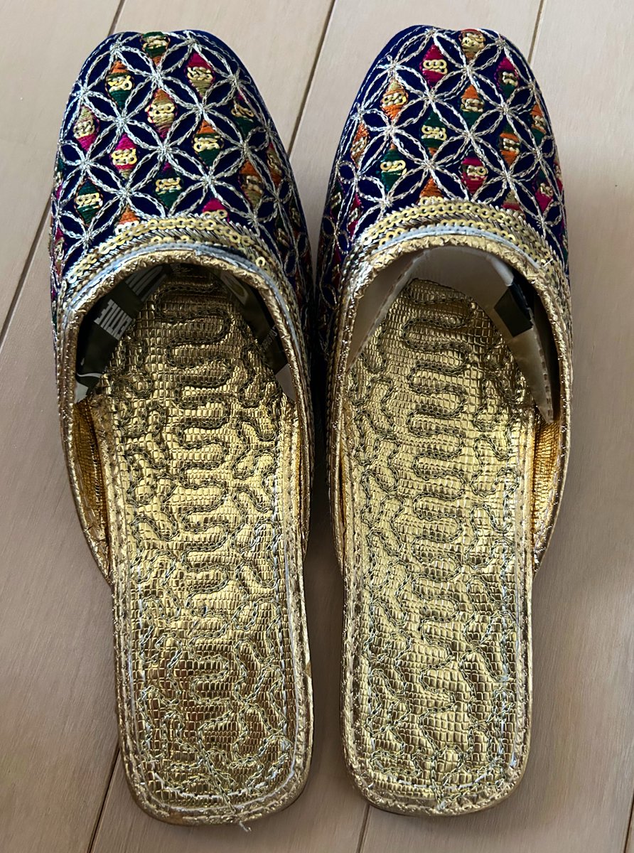 koto_e's tweet photo. ジョイランドわたしの願い、のキャンペーンで
クッサ(パキスタンの伝統的なサンダル)をいただきました🙌✨✨

セテラ・インターナショナルさん
ありがとうございます😊

次のラインナップは
「あの歌を憶えている」だそうです。
札幌でも上映されますように🙏 https://t.co/FSrNFhLR2i