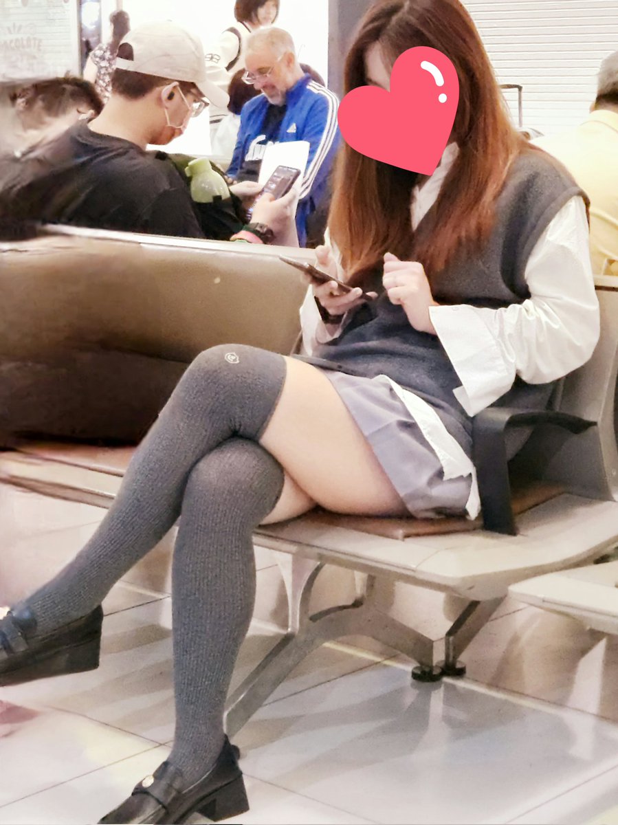 太太短裙有点短 一直走光看了好兴奋 

#绿帽视角 #绿帽羞辱 #绿帽夫妻 #约炮 #走光漏点 #3p