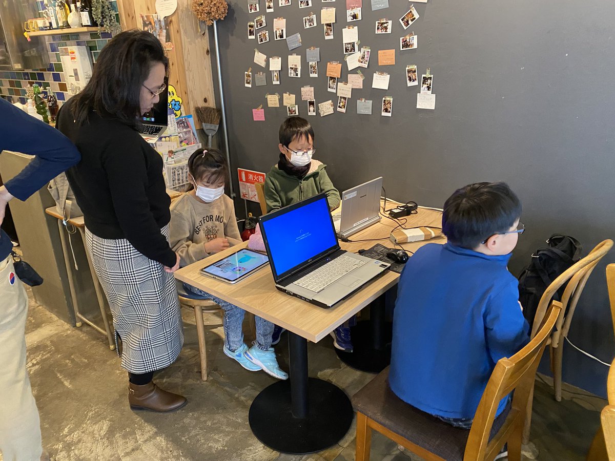 CoderDojo_Sakai's tweet image. 年内最後のDojoが終わりました。申し込みはなかったけど飛び込みで3人も参加してくれました。
年が明けるとCoderDojo堺は10周年イヤーになるので何かイベントやりたいな。
#coderdojo