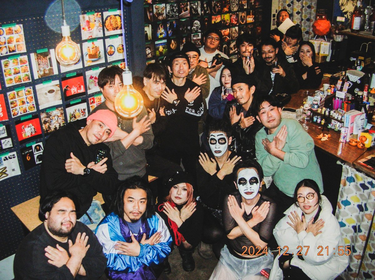 kashnapoK's tweet photo. 「カーテンコールは突然に DAY3」ありがとうございました！
閉店前にarea coffeeでライブ出来て良かったし、Amy wine chaosさんの緊縛も貴重な体験でした！
HBK! さんお誘い感謝です！そしてその写真で見たことあるけど初見という方にも多くご覧いただき嬉しかったです😈
本日はDAY4！
photo by HBK! https://t.co/9s8xN7biuX