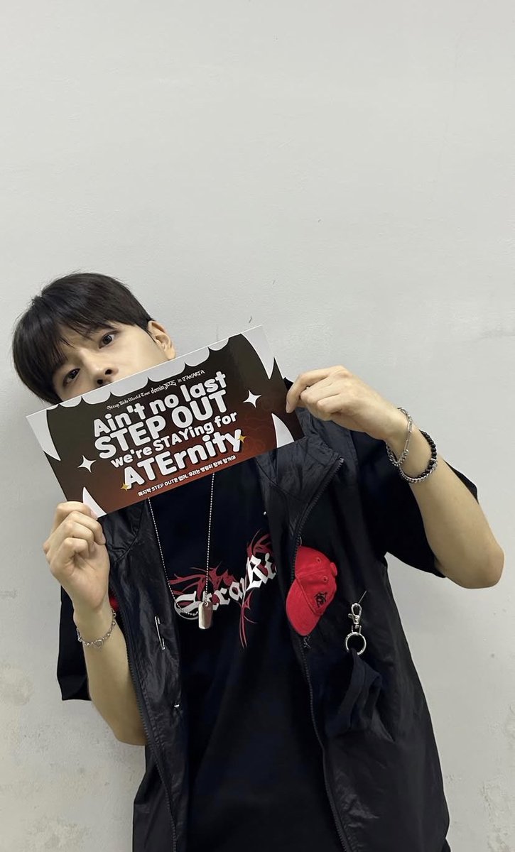 seungmin instagram story update: "it's late but...! jakarta stay last week was also the best!! main vocal stay!! 🎤🎤👍👍👍😀"