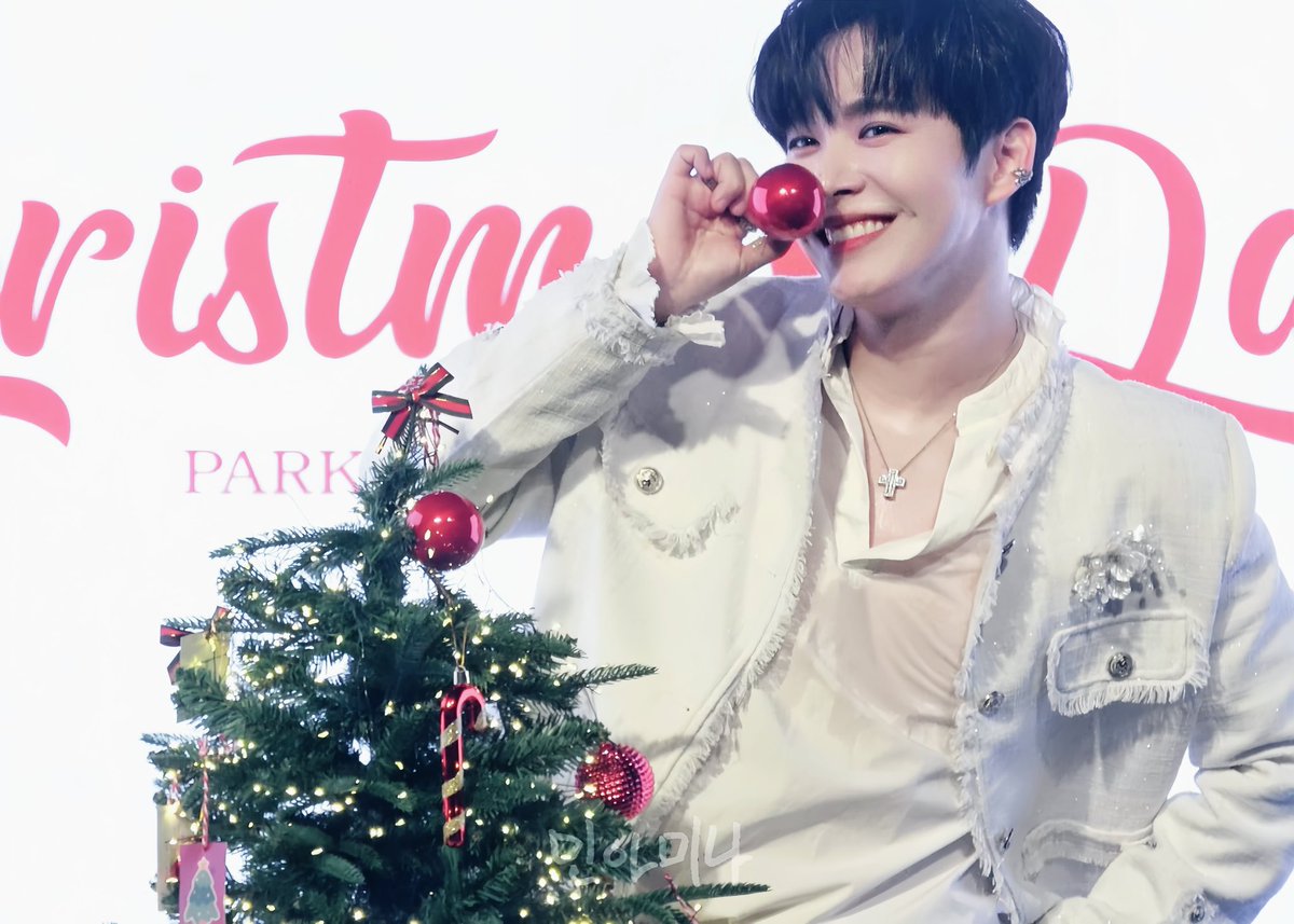 M1naS261593's tweet photo. 241225 DOHA FanCon - Chrismas Day 6PM🎄

내년은 올해보다 더 행복하길~✨

#박도하 #도하 #DOHA https://t.co/aL2djkHjZj