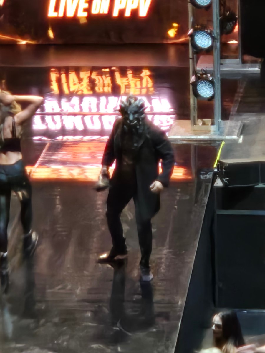 Sfuse613's tweet photo. @AEW @JonMoxley @MarinaShafir Why is @BeastMortos wearing 🧥👕 👖while @BASTARDPAC has only wore wrestling tights since 9/7 of the year⁉️ #findthismansluggage @ringerwrestling @Kazeem   @DavidShoemaker  @cruzkontrol @brianhwaters @KH https://t.co/mQTZxNGi7E