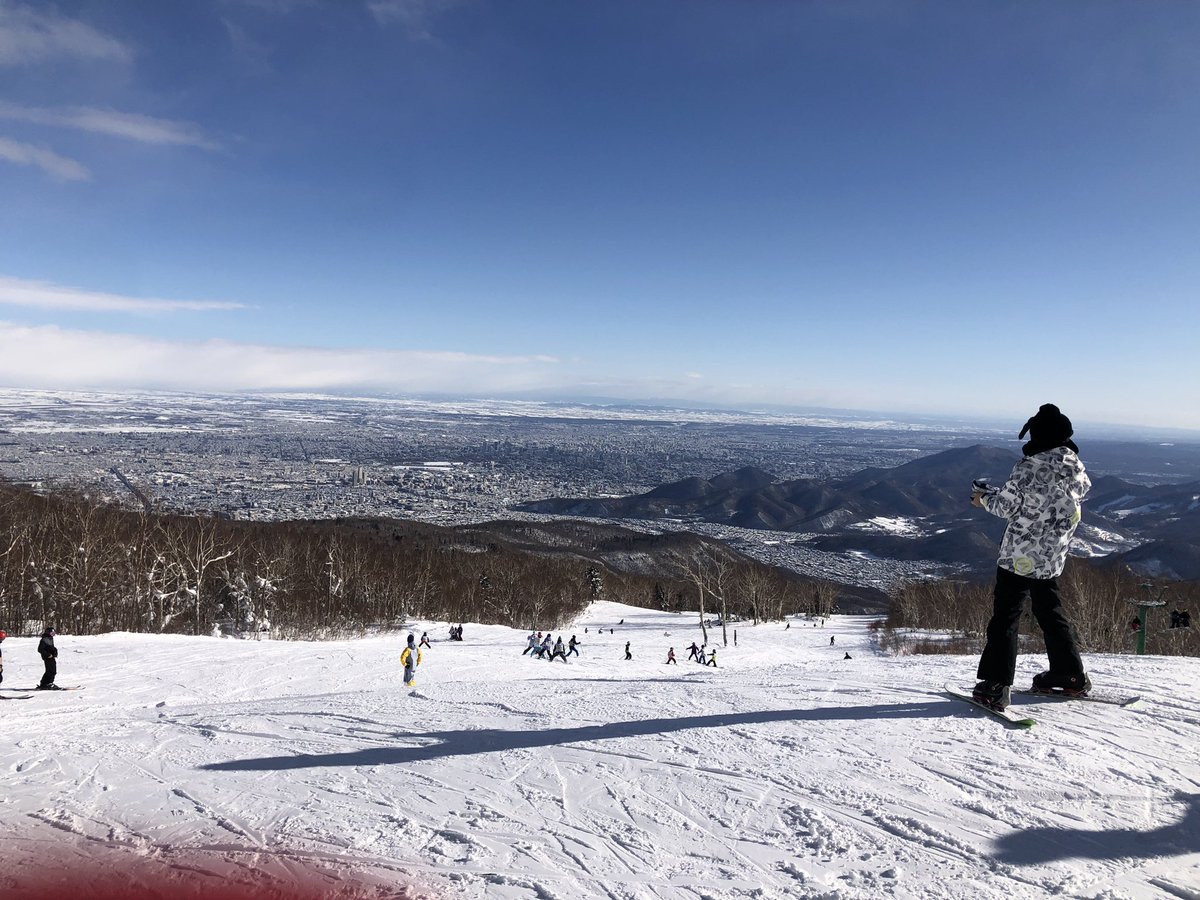 誕生日に研究室の学生さん達からもらったゴーグルを試すために手稲スキー場にきました。