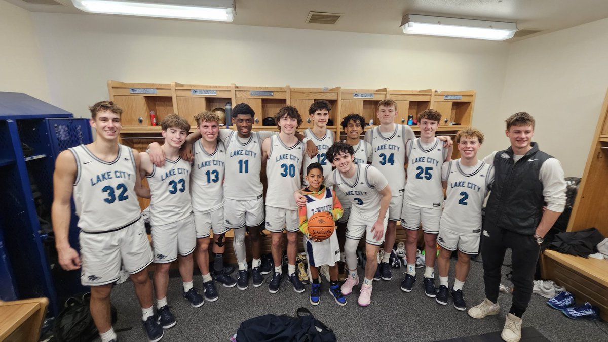 Exciting comeback win over Mt Spokane (62-59) with Ben helping us out tonight. 🐺🏀👊
<a href="/CarlsonJordan34/">Jordan Carlson</a> 19 pts 7 rebs
<a href="/Jwatson120/">Josh Watson</a> 17 pts 10 rebs
<a href="/CasonMiller2/">Cason Miller</a> last 5 pts, 8 total, 5 rebs, 4 Asst, 4 stls
<a href="/ReeseStrawn3/">Reese Strawn</a> 11 pts, 8 Asst