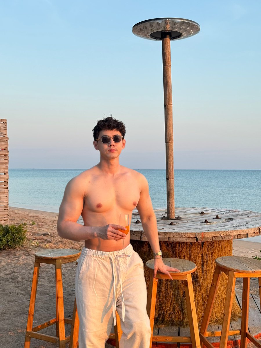 GOT_z's tweet photo. รถบ้านติดแกรม บน��ายหาดโครตสวยยย ฟิ��เกิน ต้องไปซ้ำอีกแน่🧡🌊✨💕🌞🌴🐳🌅🦦🏄‍♂️⛵️ @sterling_seastar https://t.co/oFFLz384mB