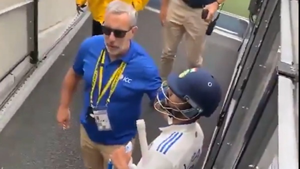 "No official complaint from India for Virat Kohli heckling'"

Says Melbourne Cricket Club CEO, Stuart Fox.

READ: toi.in/07L8AZ13

#ViratKohli #MelbourneTest #BoxingDayTest